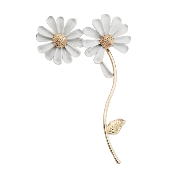 Gold tone white daisy flower asymmetric cottgecore boho coquette dainty earrings - Picture 6 of 14